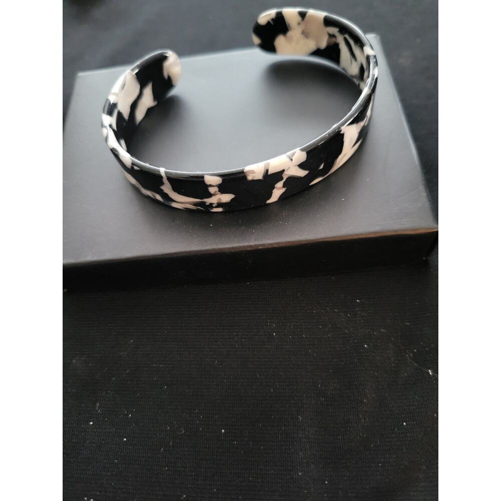 Black And white Marbled or Geometric Bracelett and Hoop Earring Set - Picture 2 of 6